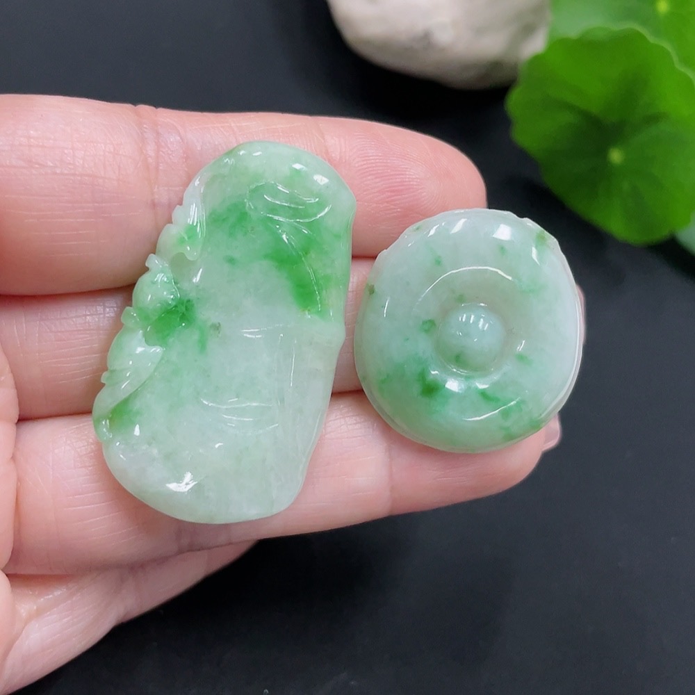 F26994531 Jadeite Pendants Sell as a Lot