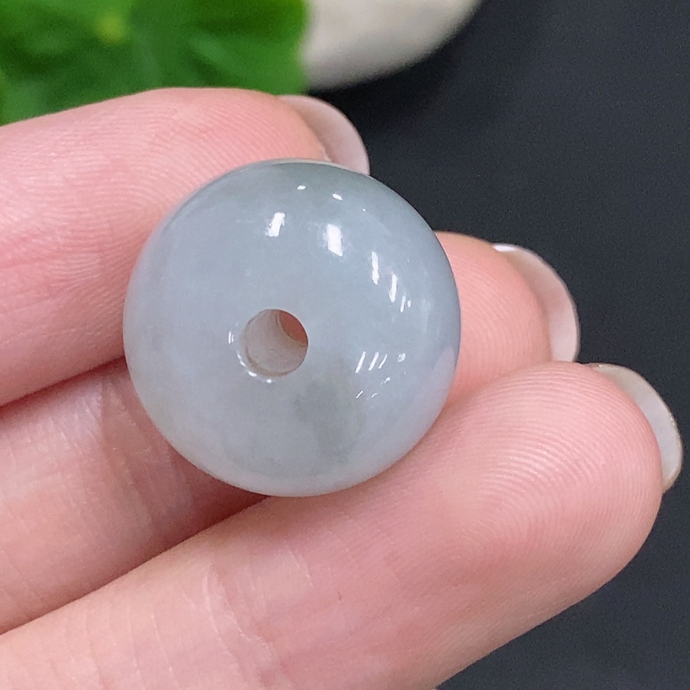 F34003064 Jadeite barrel beads, total weight approximately 8.3 grams