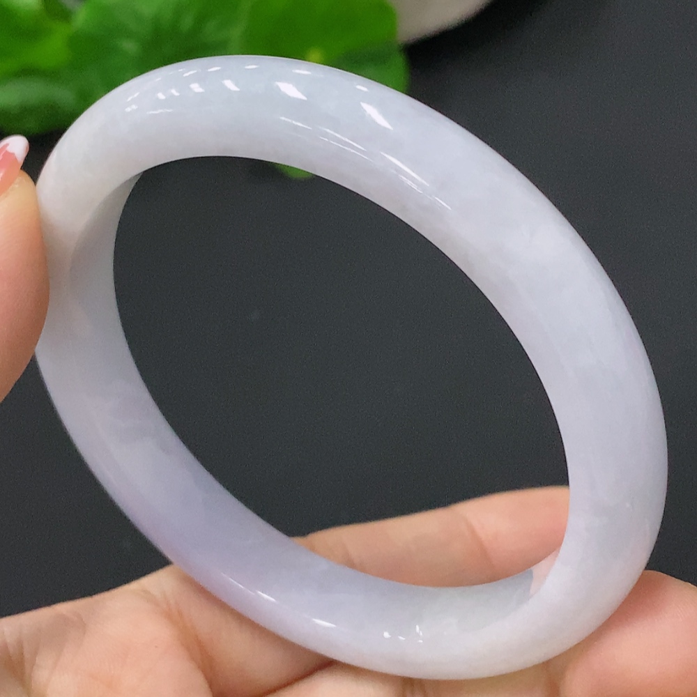 F27091350 Jadeite Round Bangle 55.5mm Circumference Approx. 40.22g Total Weight