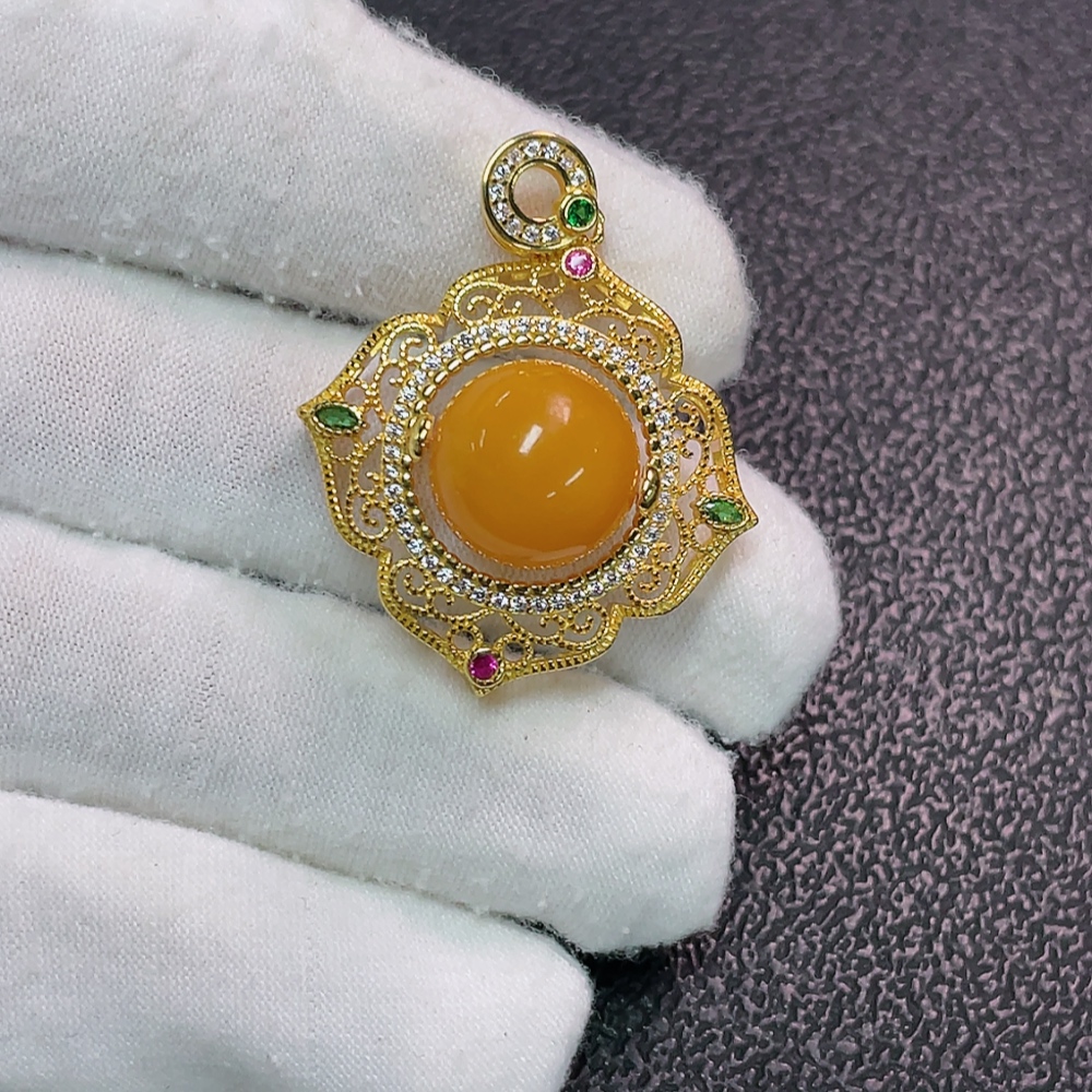 C34038645 Amber Beeswax Pendant Non-Gold Total Weight Approx. 4.83g Size About 12.7mm