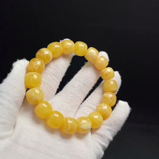 C26032758 Amber Beeswax Bracelet Approx. 12.5mm Total Weight Approx. 21.18g