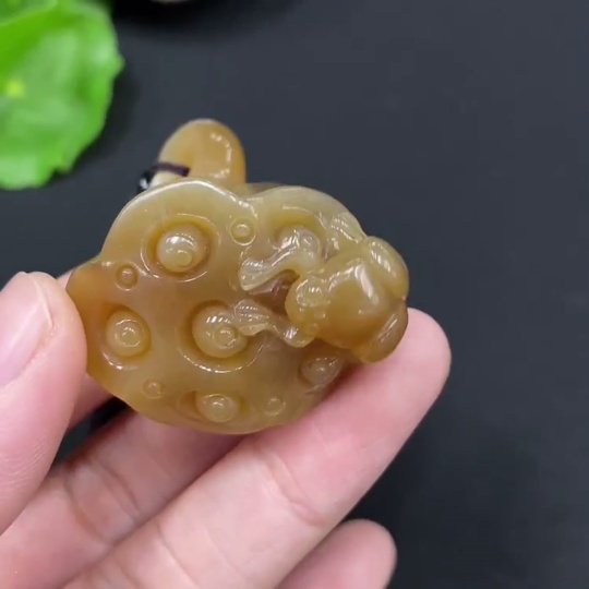 H29389370 Hetian Jade Pendant Lotus Seedpod