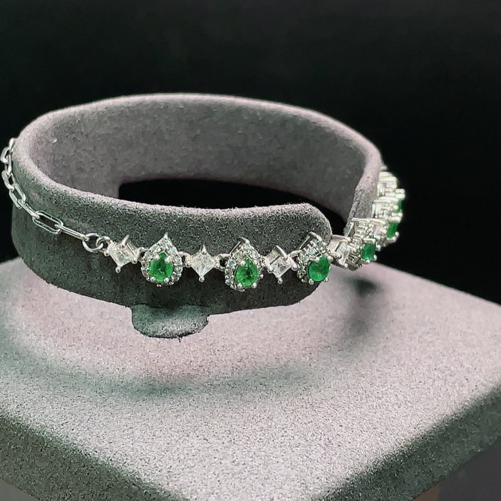 C33923339 Emerald Bracelet Non-Gold Clarity Enhancement Total Weight Approx. 5.08g