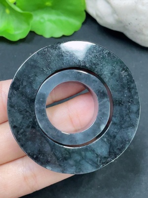 F31673259 JadeitePendant Mother-and-Child Toggle