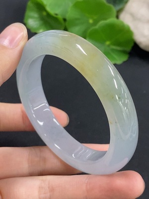 F43171833 翡翠正圈手镯 圈口52.8 货品总重约58.9g 颜色成因未定