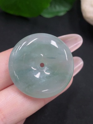 F35082221 Jadeite Peace Knot Pendant Total Weight About 9.6g