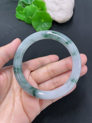 F43138610 翡翠圆条手镯 圈口54.5mm 货品总约重42.23g