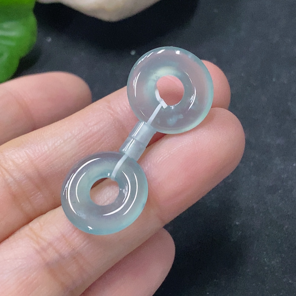 F33888009 Jadeite donut pendant