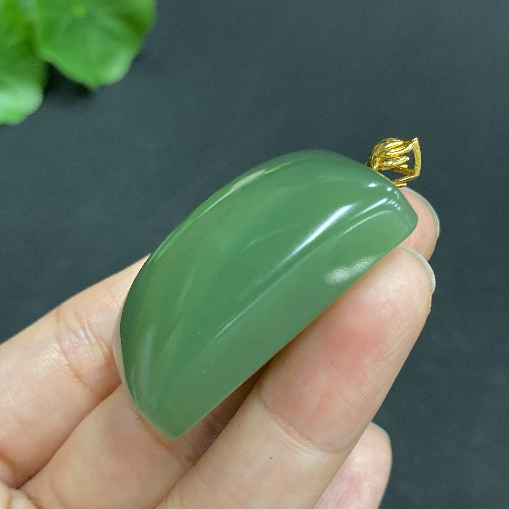 H22439257 Hetian Jade Pendant, Plain Pendant with 18k Gold Clasp, Total Weight Approx. 29g