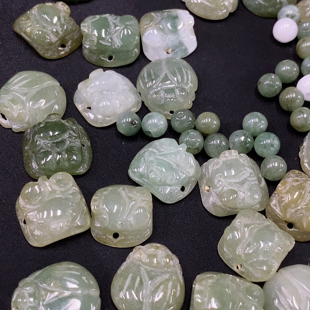 F26012235 Jadeite Pendant/Beads 30+ Sell as a Lot Total Weight Approx. 120.48g (Including Bag)