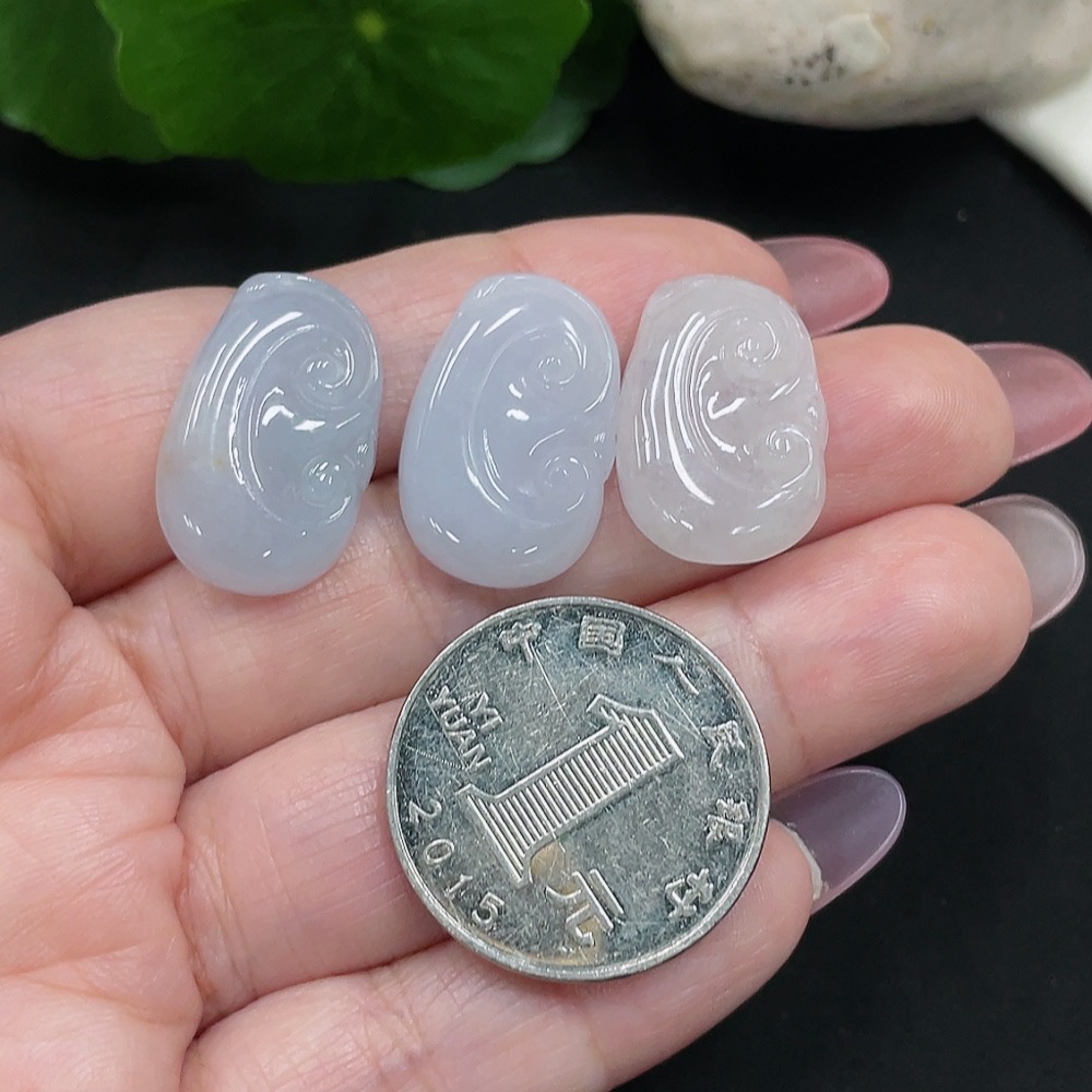 F34982632 Jadeite Ruyi Pendant Sell as a Lot