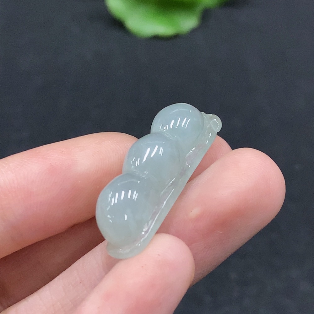 F34964582 Jadeite Lucky Bean Pendant Total weight approx. 4.77g