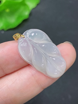 F33894196 Jadeite Leaf Pendant 18K Gold Total Weight Approx. 2.5g