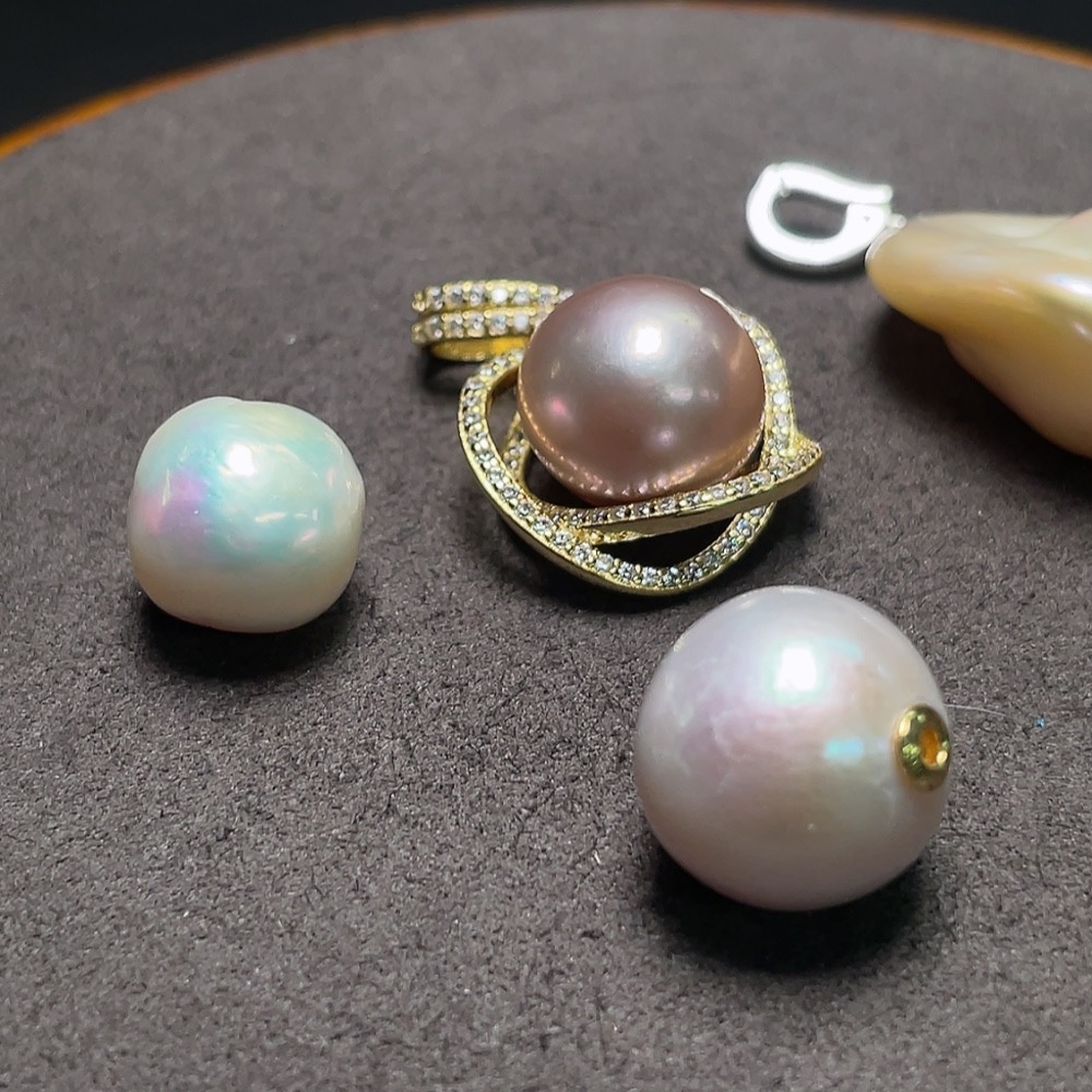C34048271 Pearl Pendant Non-Gold Total Weight Approx. 18.3g Sell as a Lot