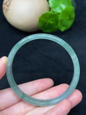 F45335163 翡翠正圈手镯 总重约14.87g 圈口55.2