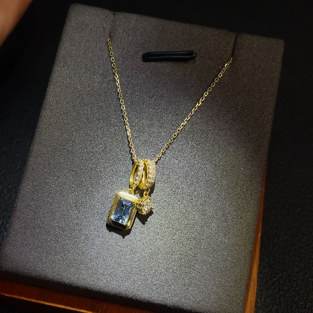 C25877781 Aquamarine Inlaid Necklace, 18k Gold Chain, Total Weight Approx. 2.66g