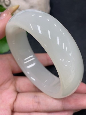 H32798056 Hetian Jade Round Bracelet Size 59.6 Total Weight Approx. 93.3g