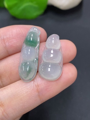F43137442 翡翠福豆挂件一手走 货品总重约3.9克
