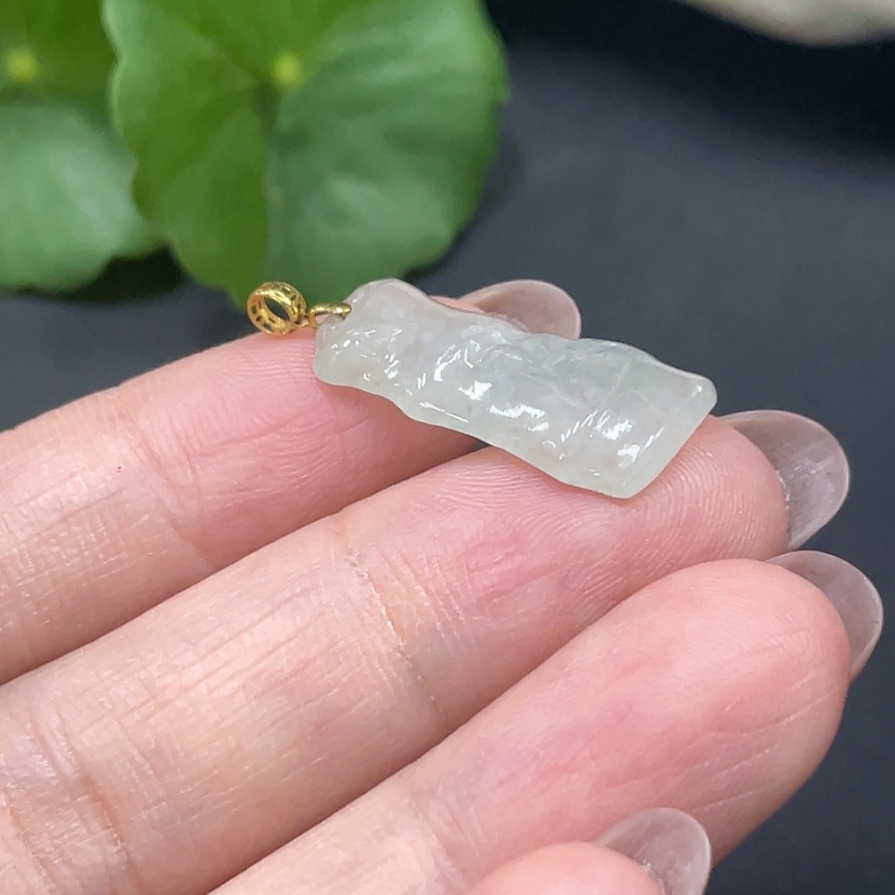 F19120975 Jadeite Bamboo Pendant with 18K Gold Clasp Total Weight 1.701g