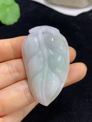 F39576797 翡翠叶子挂件 货品总重约25.65克