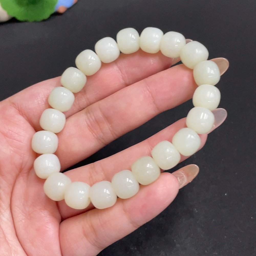 H32782341 Hetian Jade Bracelet, approx. 10mm beads, total weight approx. 36.2g