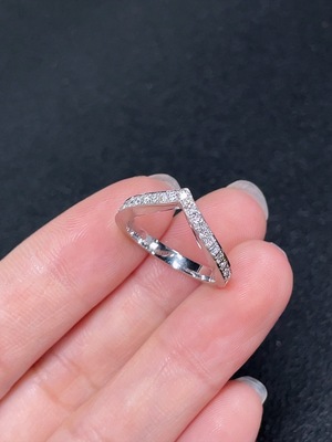 M43152200 钻石镶嵌戒指  18k金   11圈口  货品总重约3.66克  印记  D0.27ct