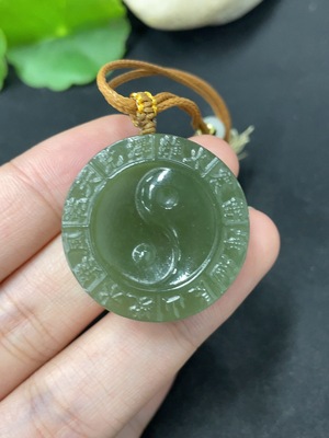 H46574646 和田玉挂件  八卦    货品总重约（含绳）16g