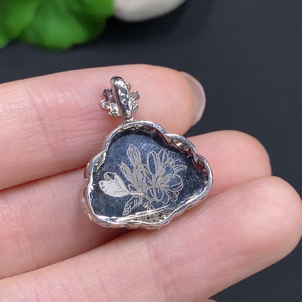 F35124895 Jadeite Buddha Pendant with 18K Gold Setting, Total Weight Approx. 2.7g (Diamond Accented)