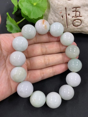 F46598370 翡翠手串  卡17.9mm左右 货品总重约130.6克（含其它矿物成分）