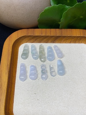 F45335524 翡翠福豆一手走 总重约5.18g