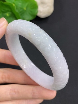F45360936 翡翠正圈手镯 货品总重量约61.7克 圈口57