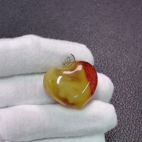 C34006851 Amber Beeswax Pendant Non-Gold Total Weight Approx. 5.94g