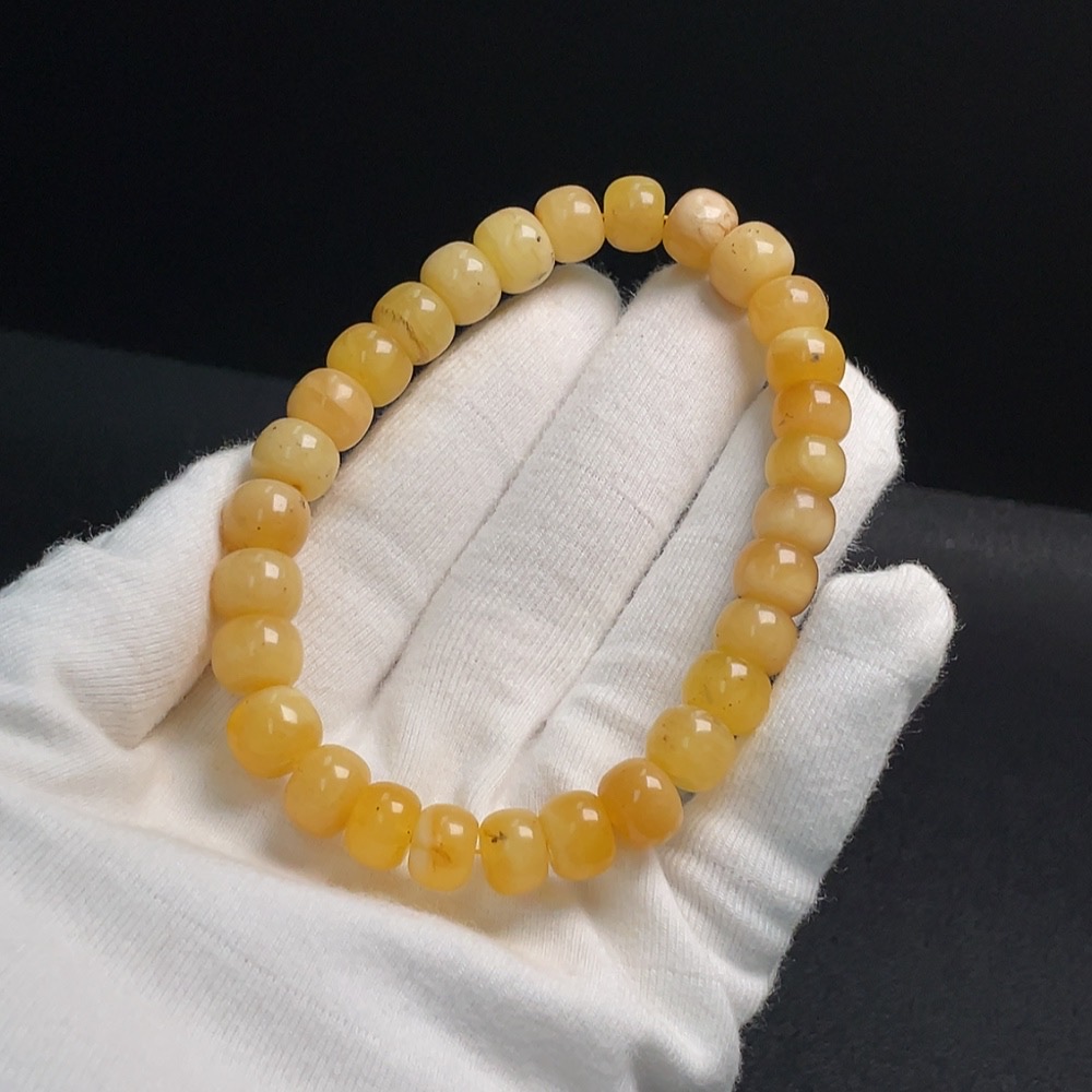 C28276304 Amber Honey Beeswax Bracelet, approx. 8.9mm, total weight approx. 12.31g