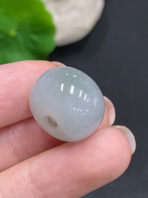 F34003064 Jadeite barrel beads, total weight approximately 8.3 grams