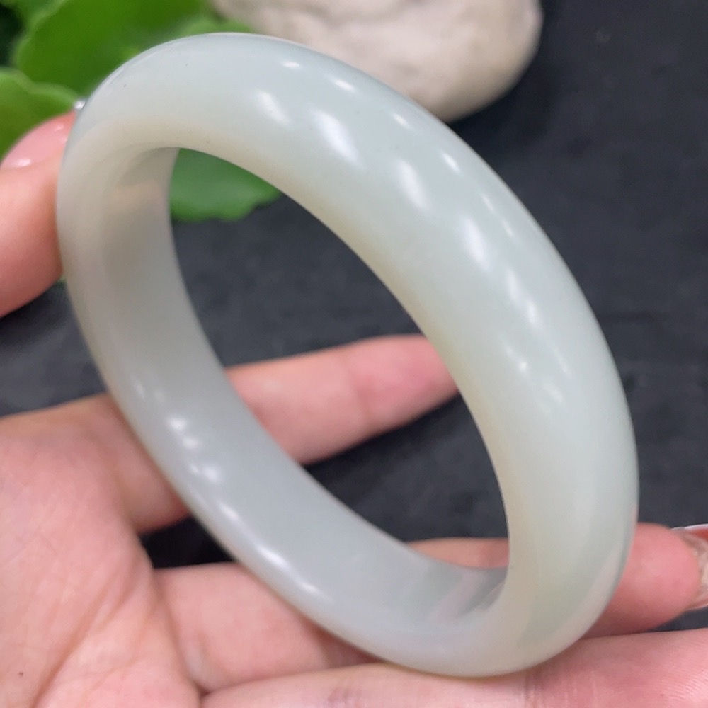 H34979385 Hetian Jade Round Bracelet Size 59.7 Total Weight Approx. 64.8g Color Origin Undetermined Contains Other Mineral Components