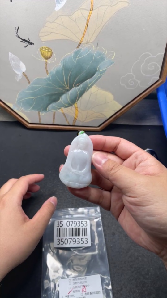 F35079353 Jadeite Guanyin Pendant, Total Weight Approx. 26.6g (Including Rope Weight), Matching Beads Not Jadeite