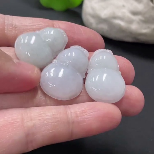 F34978338 Jadeite Gourd Pendant