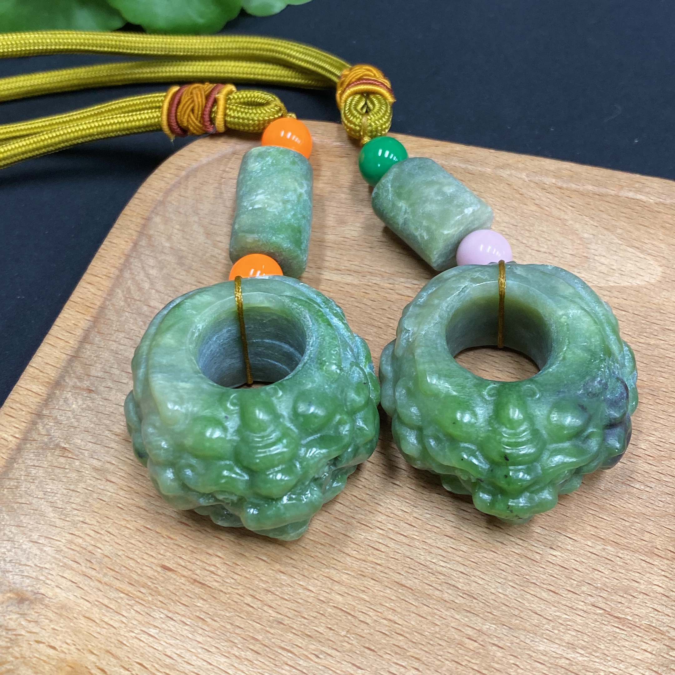 H34986265 Hetian Jade Handheld Piece - Auspicious Beast Ring