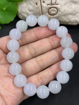 F46599021 翡翠手串  卡12mm左右 货品总重约51.57g