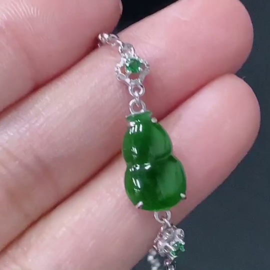 F30441019 Jadeite inlaid gourd 18k only colorless with diamonds total weight about 2.006g
