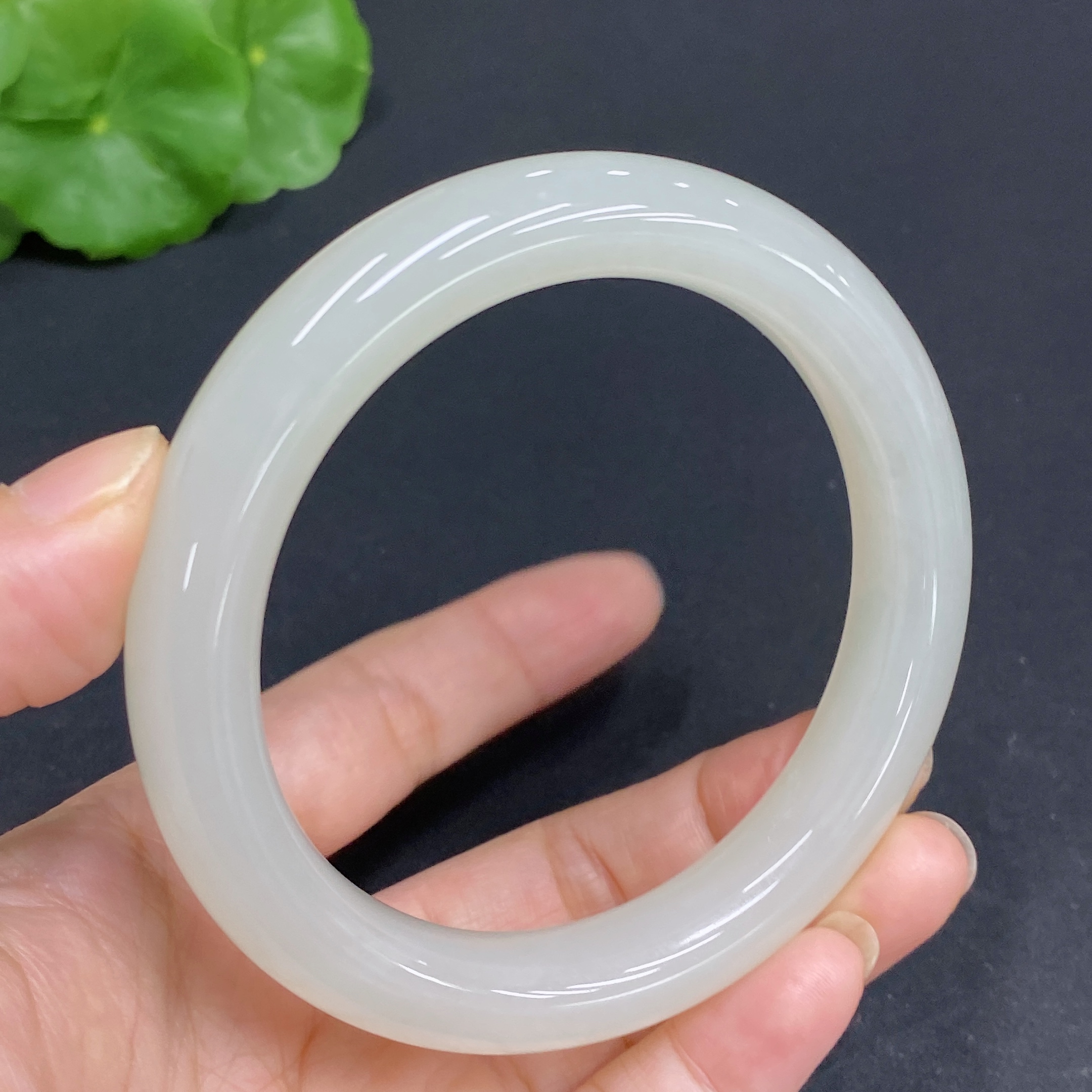 H33902567 Hetian Jade Round Bracelet Size 58.8 Total Weight Approx. 56.9g