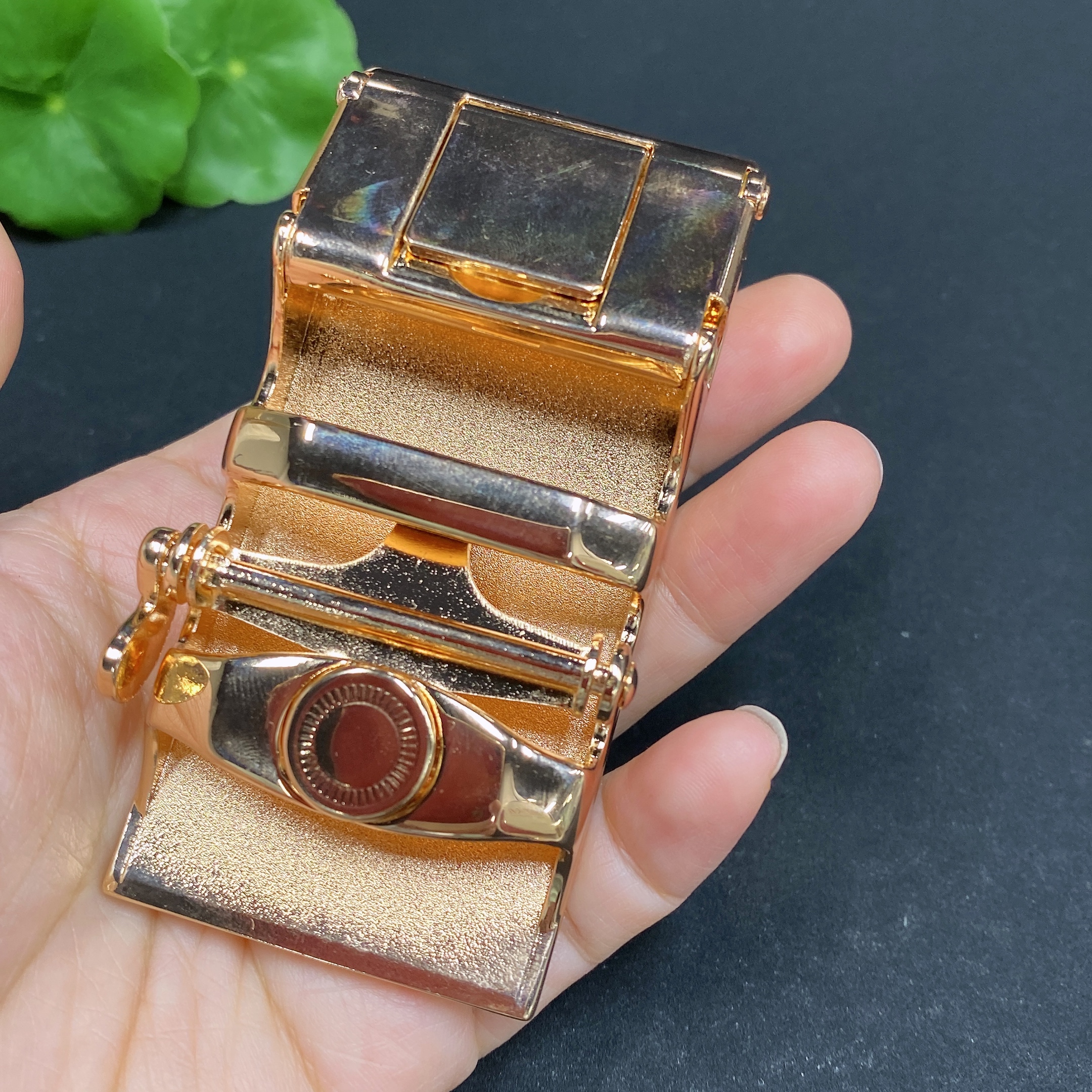 H32813753 Hetian Jade Belt Buckle Non-Gold Inlaid Total Weight Approx. 104.4g