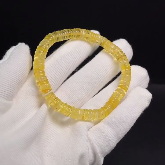 C30512535 Amber Beeswax Bracelet approx.7mm total weight approx.6.38g