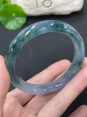 F41938468 翡翠正圈手镯 货品总重约44.8g  圈口56