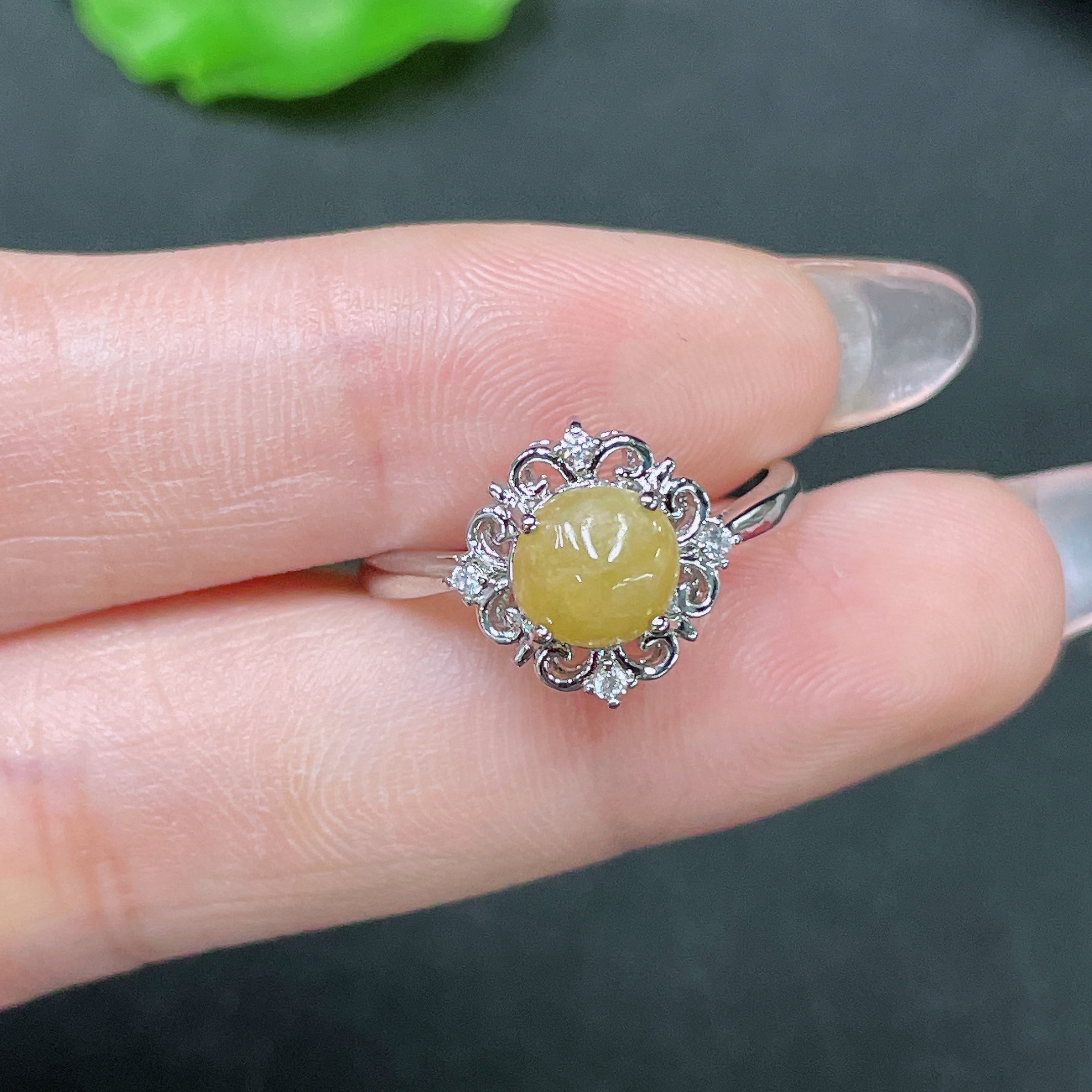 F34021871 Jadeite inlay piece Non-gold Adjustable Color origin undetermined Total weight approx. 2g