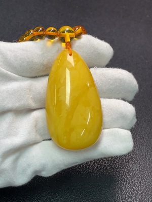 C34989527 Amber Honey Wax Pendant Total Weight Approx. 45.24g with Chain