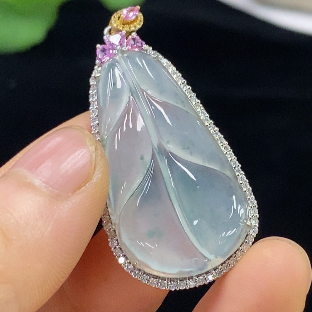F32748890 Jadeite Leaf Inlaid Pendant with 18k Gold and Diamond Accents (Colorless), Total Weight Approx. 7.61g