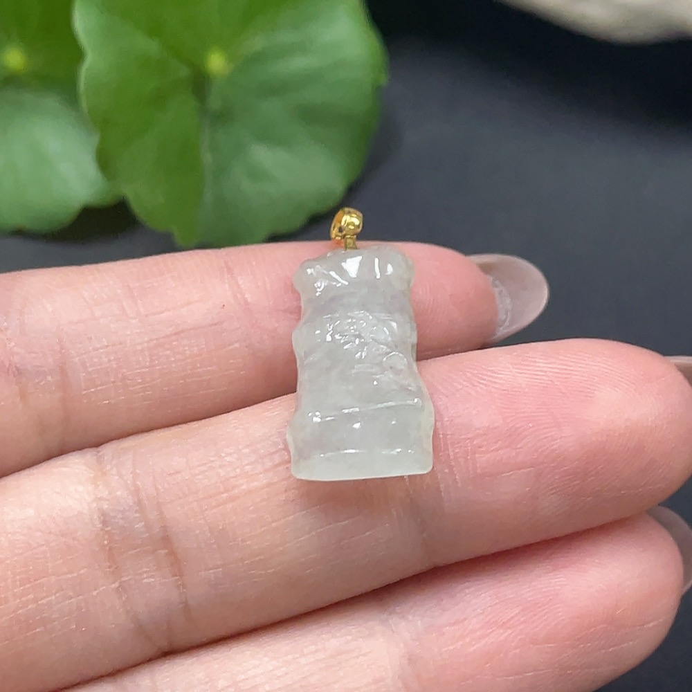 F19120975 Jadeite Bamboo Pendant with 18K Gold Clasp Total Weight 1.701g