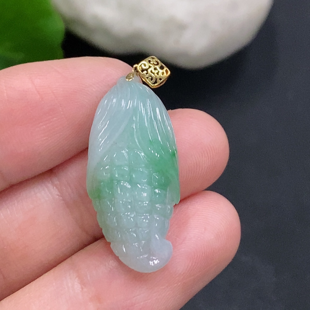 F34022263 Jadeite Corn Pendant with 18K Gold Clasp, Total Weight Approximately 4.2g