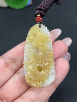 H46520888 和田玉挂件 龙 货品总重约【含绳】19.3g